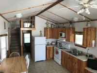 Top of the Hill RV Resort & Cabins فنادق في Kendall County