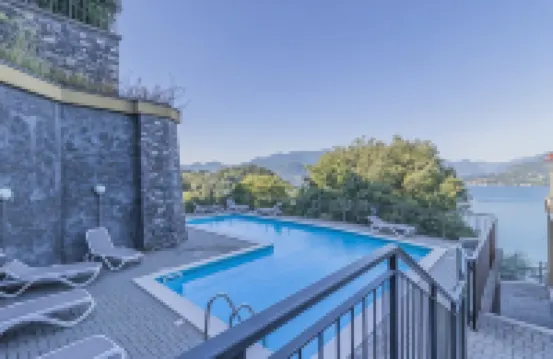 Sunny Varenna Apartment