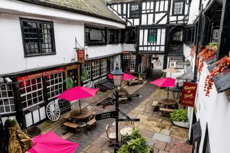 The New Inn by Roomsbooked