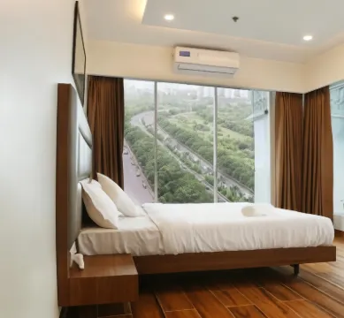 Sky Suites by Monarch Hoteles cerca de Rock Garden