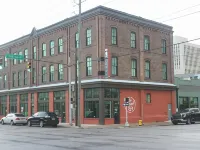 The Painted Lady Hotels near Trim Tab Brewing