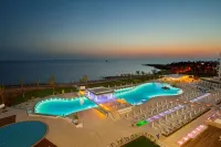 King Evelthon Beach Hotel & Resort - Beach