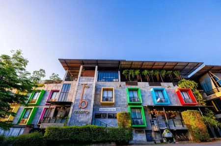 The b Ranong Trend Hotel