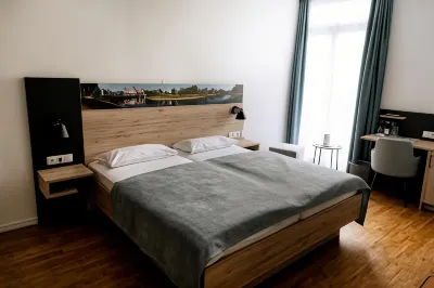 Hotel am Fluss Hotel dekat Karlsplatz