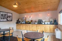 Super 8 by Wyndham Elkins - sarapan