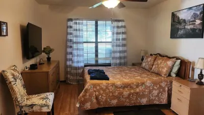 Spacious Ridge Manor Villa with BBQ, Screened Lanai, and Views Florida Classic Park附近的飯店