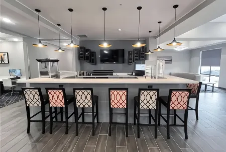 La Quinta Inn & Suites by Wyndham Coralville Iowa City Отели в г. Johnson County