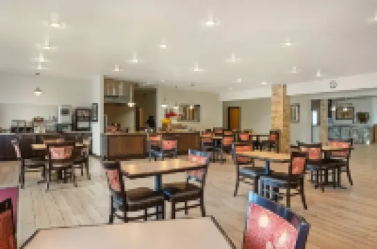 Best Western Plus Eagleridge Inn  Suites