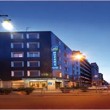 Hotel Mozart Отели рядом с достопримечательностью «Арка делла Паче»