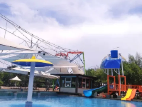 BeeJay Bakau Resort Hotels in Mayangan