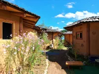 Hongcheon Wild Flower Village (Mud House) Pension Hotel in zona Alpaca World