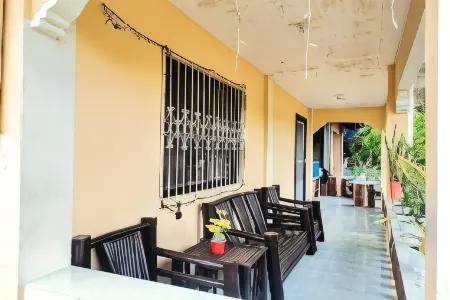 Albert's Transient House Отели в г. Калатаган