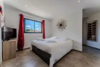 New Luxury Villa with Pool for Rent by the Week in Castelnau-le-Lez