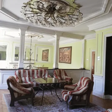 Officer's Yacht Club Resort & Spa