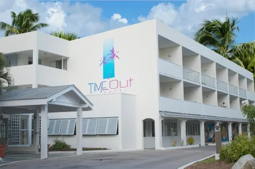 Time Out Hotel - С баром