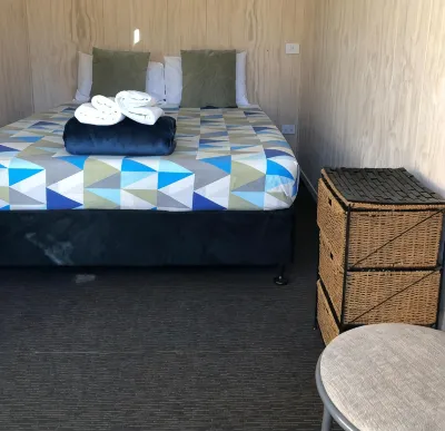 Lakes Edge Lodge Hotels in 
