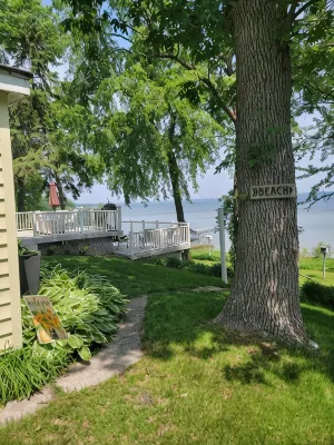 Cozy 3-bedroom cabin in wonderful Perham with WiFi, AC and great fishing!