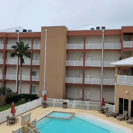 La Isla F102 Condo