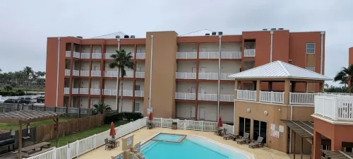 La Isla F102 Condo