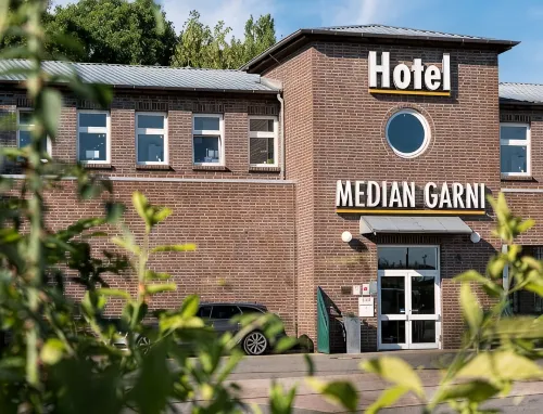 Median Hotel Garni - فطور