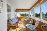 Charming 4-Season Cayuga Lake House near Sheldrake Point!! - WiFi