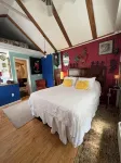 The Red Cottage ~ 5 Min. Stroll to Historic St. George Street - on Site Parking