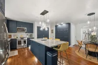 Vintage Boho Retreat in Reno's Midtown Arts District - 부티크