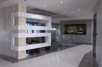 Beautiful 3 bedroom sub-penthouse beachfront Apt - balcony