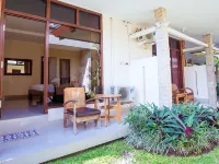 Blanjong Homestay by Ecommerceloka Hotels near Pengembak Beach