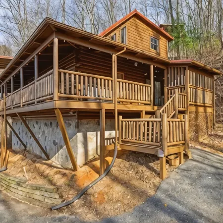Mountain views, HUGE theater room, hot tub, game room!!