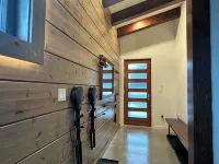 Luxury Alpine Retreat - Hot Tub & Sauna - Sleeps 16 - Cliffhanger Chalet