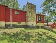 3-bedroom Pet Friendly home on 14 acres with trails and seasonal creeks. - Wifi