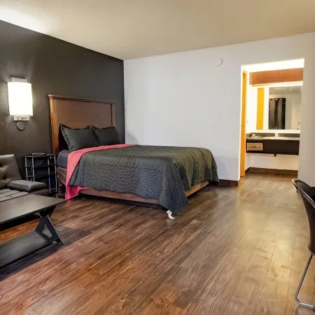 Rose City Inn and Suites