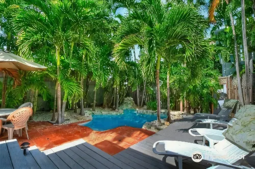 Suite Dreams Inn by the Beach - Bed and breakfasts