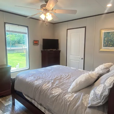 New Cozy 1 Bedroom/Bath Place Only 5 Minutes to Granbury’s Historic Square/Lake