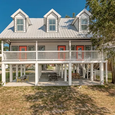 Spacious 5-bedroom house in Charming Long Beach
