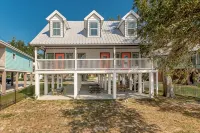 Spacious 5-bedroom house in Charming Long Beach - Wifi