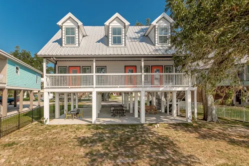 Spacious 5-bedroom house in Charming Long Beach - 4-Star