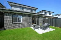Spacious 5-bedroom building in brilliant Austral with AC