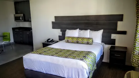 Jewel City Inn in Glendale