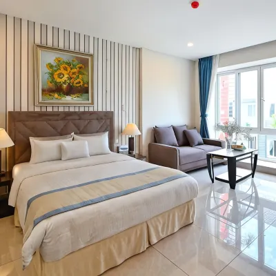 Laguna Hotel Hotels near District 7