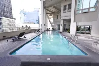 Mandarin Plaza Hotel - Kolam Renang