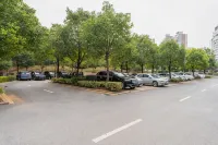 Maple Leaf Garden Hotel - Parking