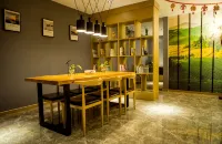 Jingjiang Melinik Hotel