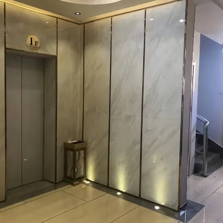 Wuchuan Yitingzicheng Business Hotel