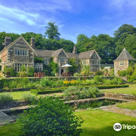 Lewtrenchard Manor Отели в г. Окхемптон