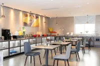 Home Inn Business Hotel (Xuzhou Pei County Investment International Branch)