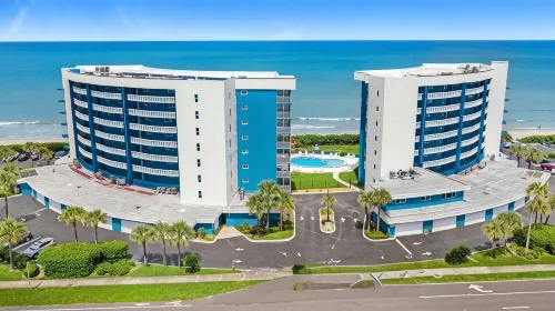 Top Floor Satellite Beach Oceanfront, Heated Pool, Private Beach Access - Wi-Fi