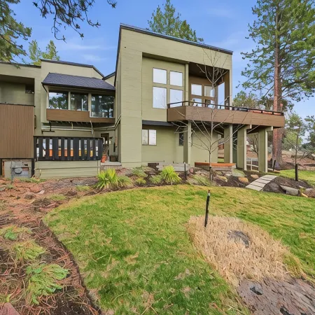 The Executive Lodge up in the West Hills and 2 Miles from Downtown Bend.