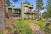The Executive Lodge up in the West Hills and 2 Miles from Downtown Bend. - บังกะโล